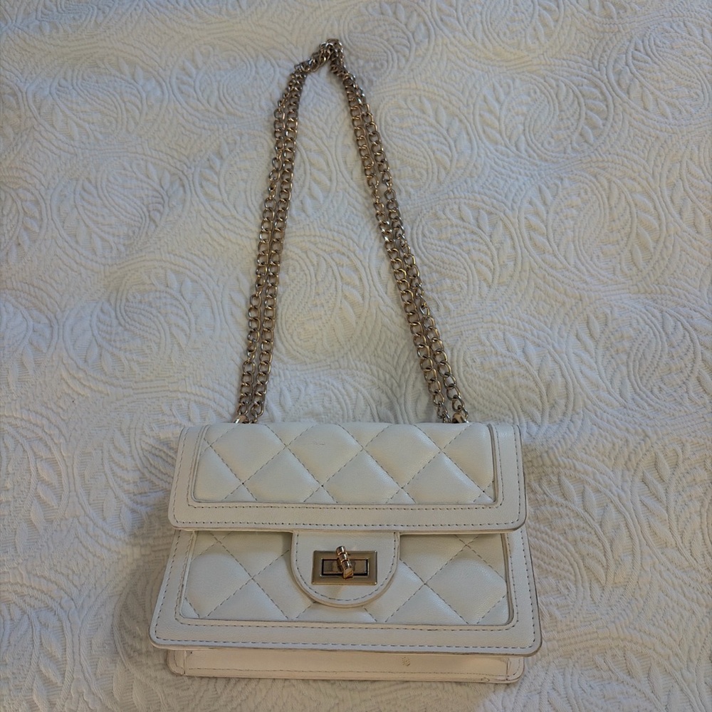 Quilted White Chain Shoulder/Crossbody Bag